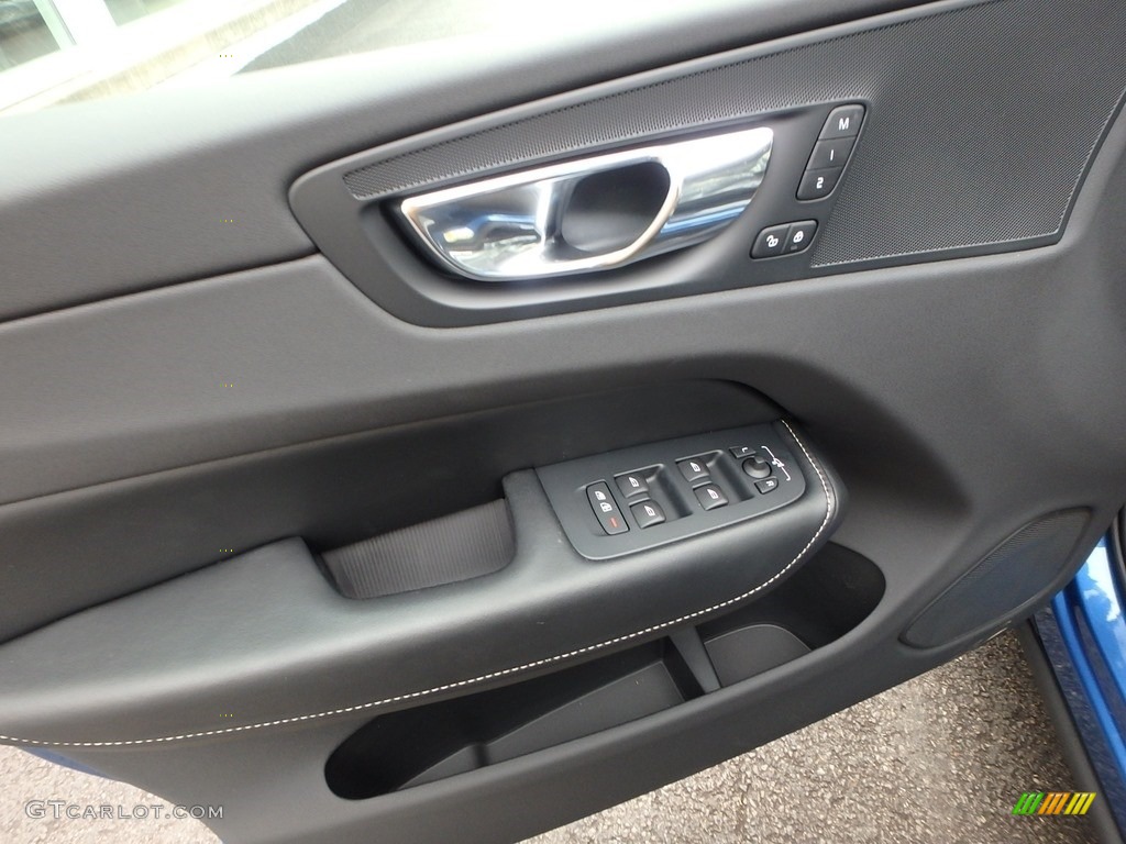 2018 Volvo XC60 T6 AWD R Design Charcoal Door Panel Photo #124313603