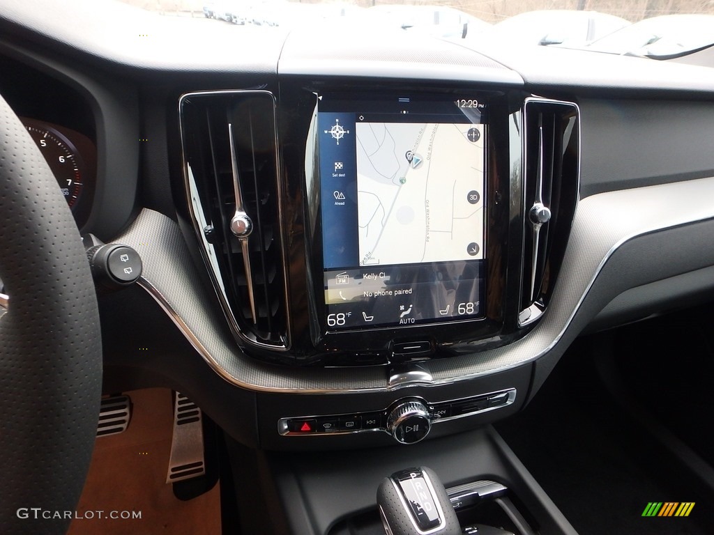 2018 Volvo XC60 T6 AWD R Design Controls Photo #124313705