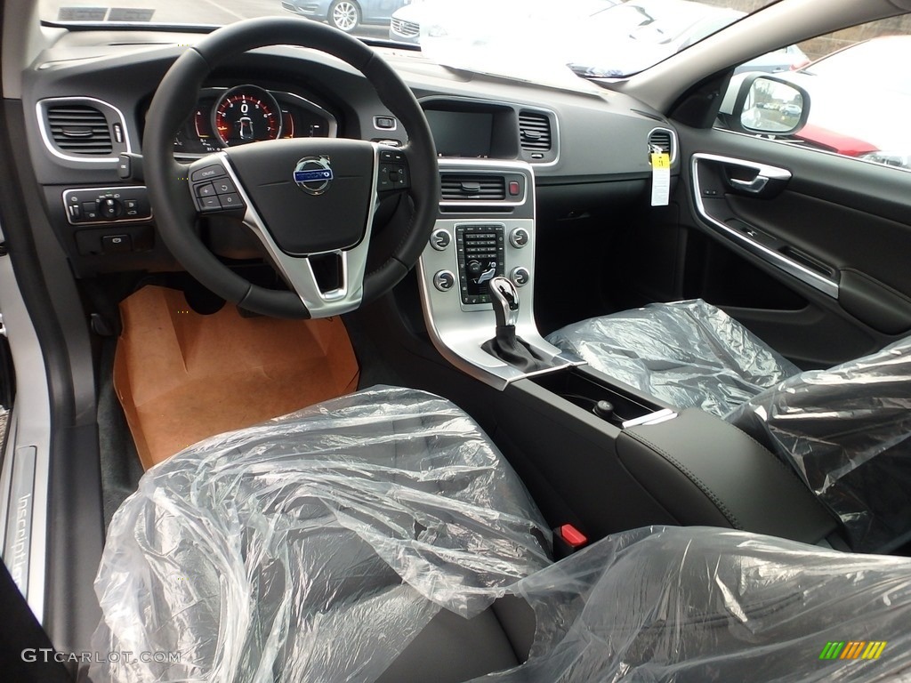 2018 Volvo S60 T5 AWD Front Seat Photos