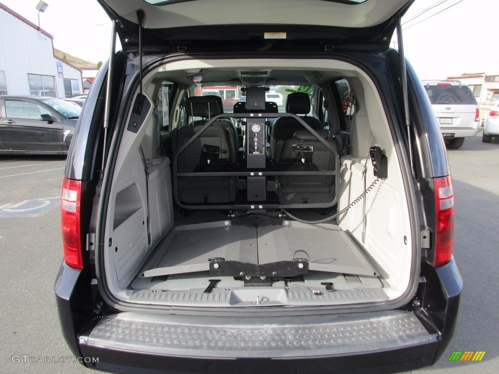 2010 Grand Caravan SXT - Deep Water Blue Pearl Coat / Medium Slate Gray/Light Shale photo #10