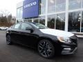 Front 3/4 View of 2018 S60 T5 AWD Dynamic