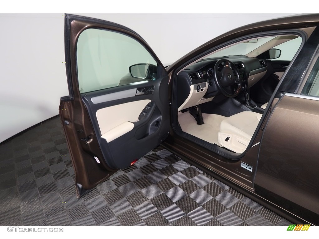 2014 Jetta SE Sedan - Toffee Brown Metallic / Cornsilk Beige photo #23