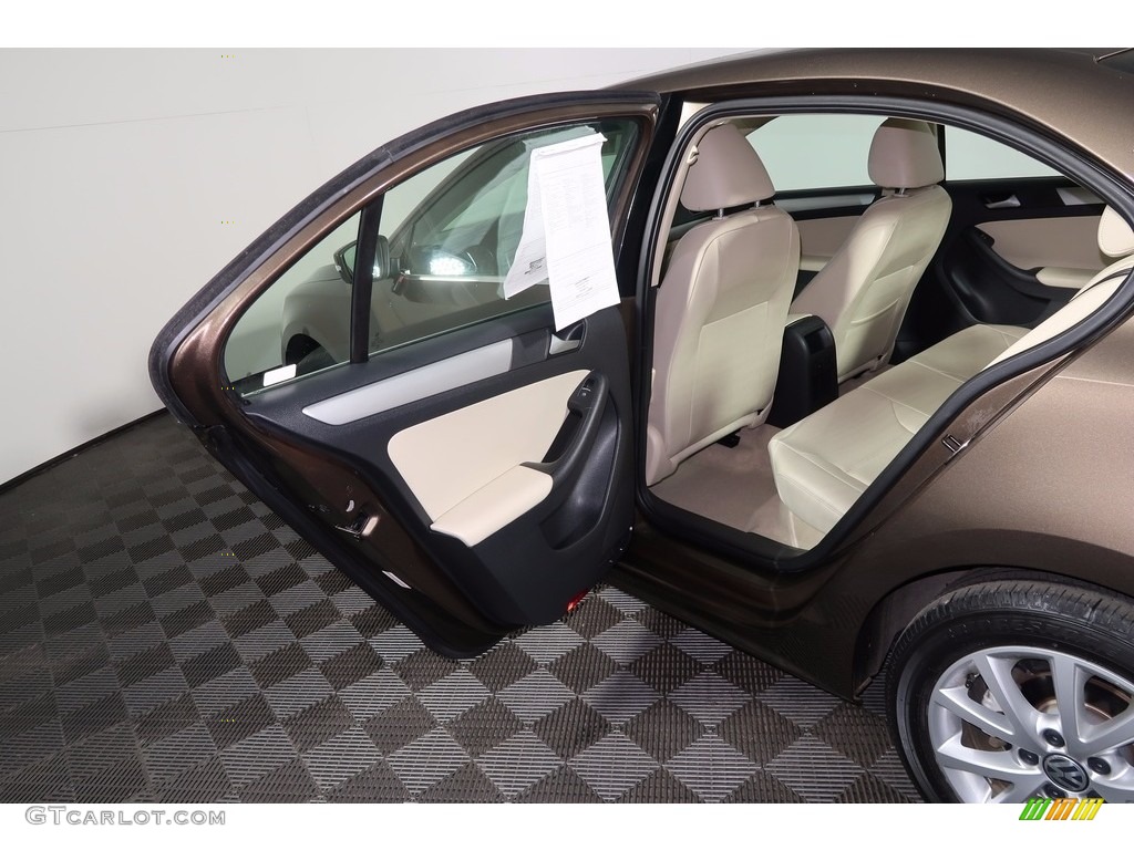 2014 Jetta SE Sedan - Toffee Brown Metallic / Cornsilk Beige photo #24
