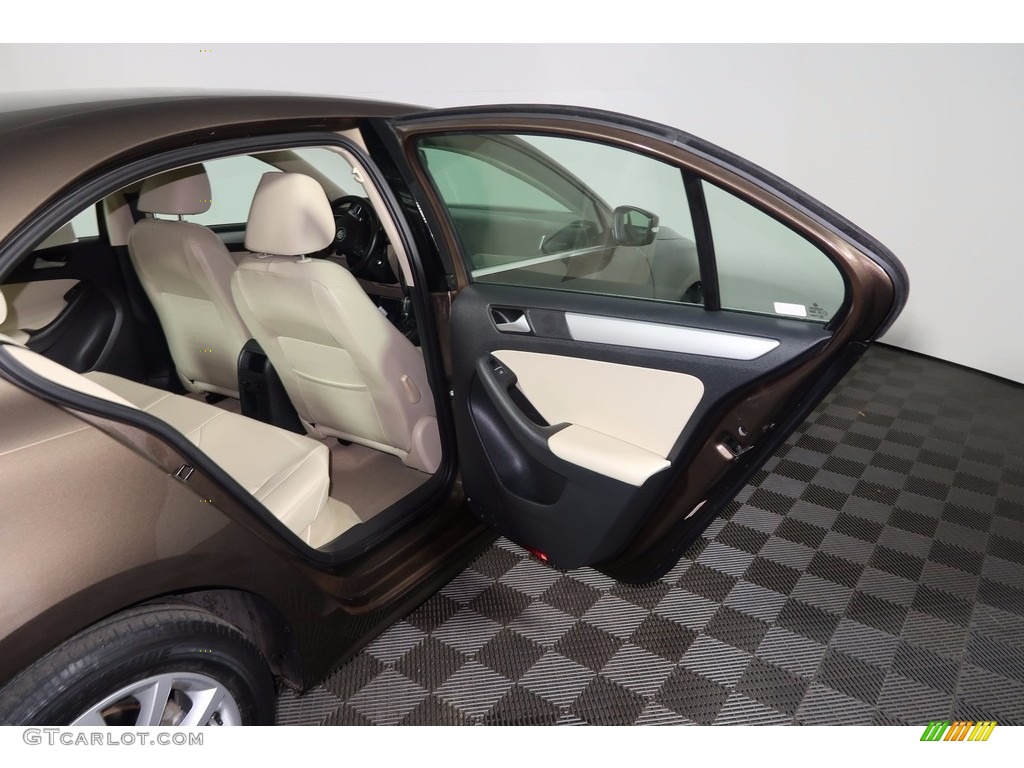 2014 Jetta SE Sedan - Toffee Brown Metallic / Cornsilk Beige photo #25