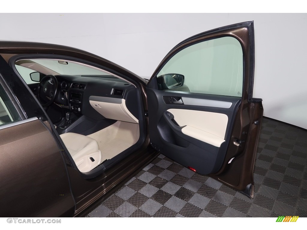 2014 Jetta SE Sedan - Toffee Brown Metallic / Cornsilk Beige photo #26