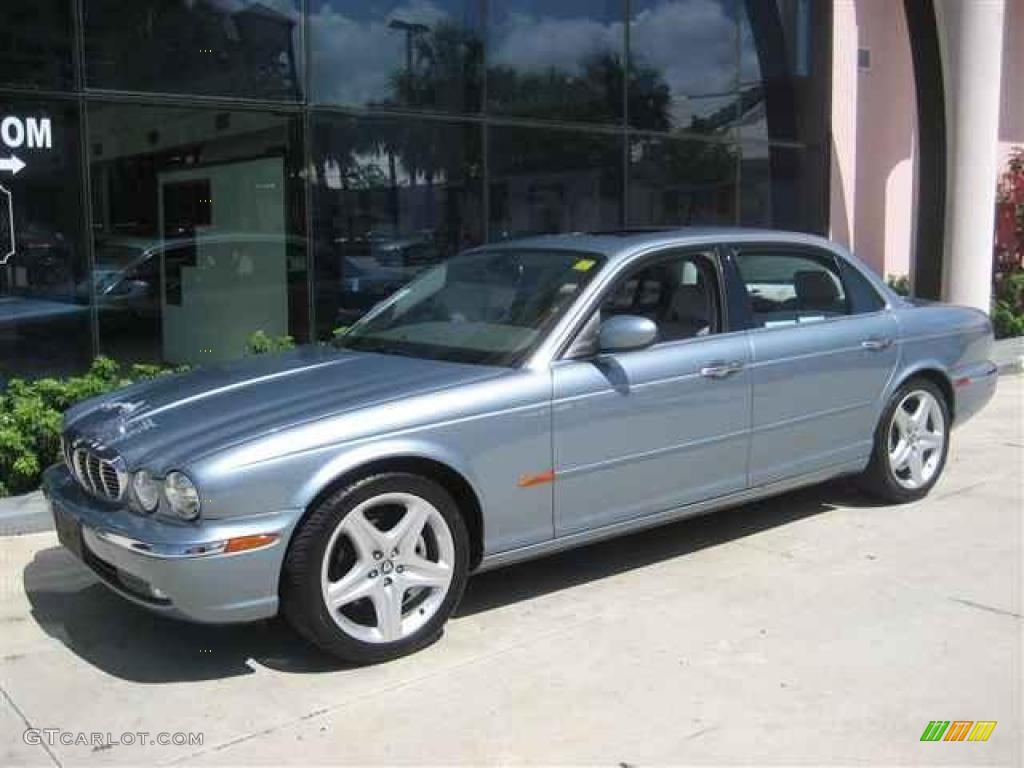 Zircon Metallic Jaguar XJ