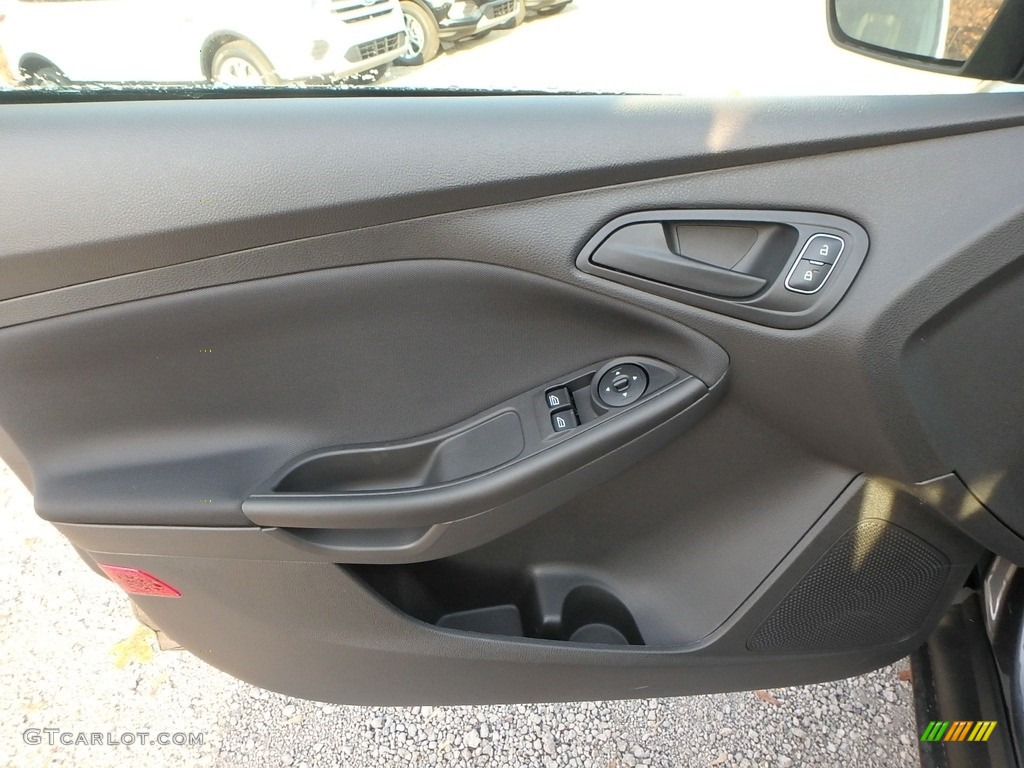 2018 Ford Focus S Sedan Charcoal Black Door Panel Photo #124321595
