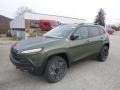 Front 3/4 View of 2018 Cherokee Trailhawk 4x4