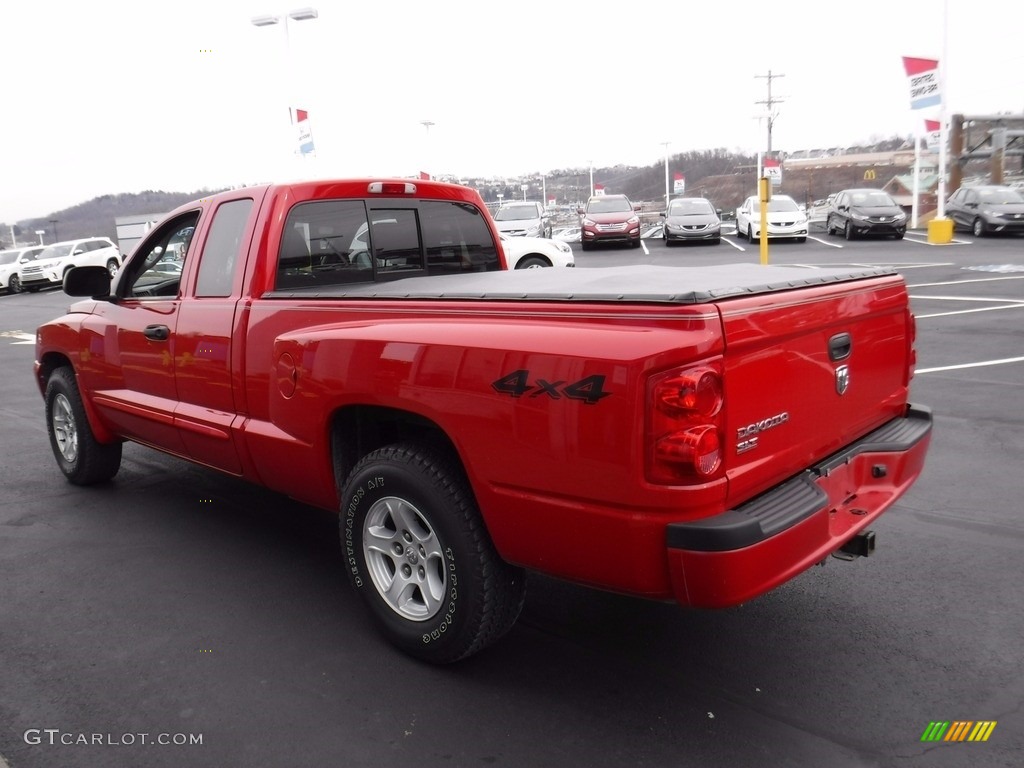 2005 Dakota SLT Club Cab 4x4 - Flame Red / Medium Slate Gray photo #9