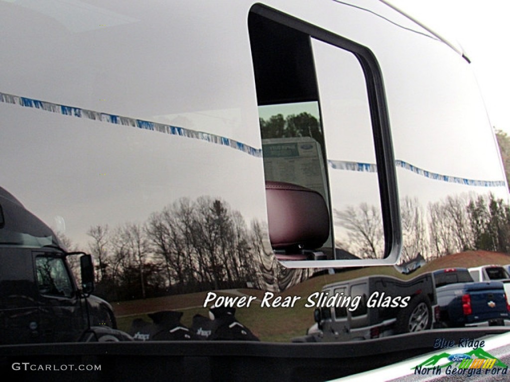 2017 F450 Super Duty Platinum Crew Cab 4x4 - White Platinum / Black/Brunello photo #29