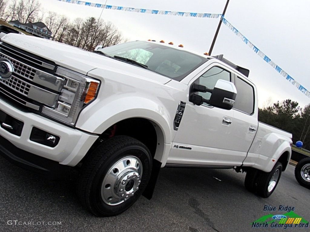 2017 F450 Super Duty Platinum Crew Cab 4x4 - White Platinum / Black/Brunello photo #36
