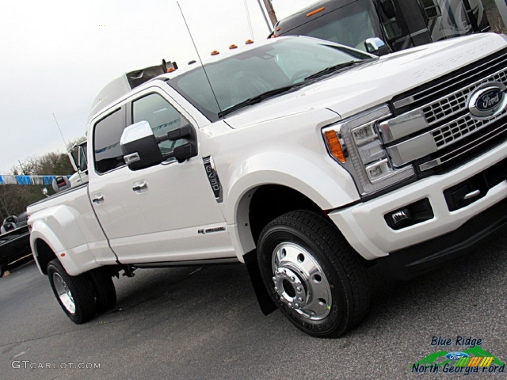 2017 F450 Super Duty Platinum Crew Cab 4x4 - White Platinum / Black/Brunello photo #37