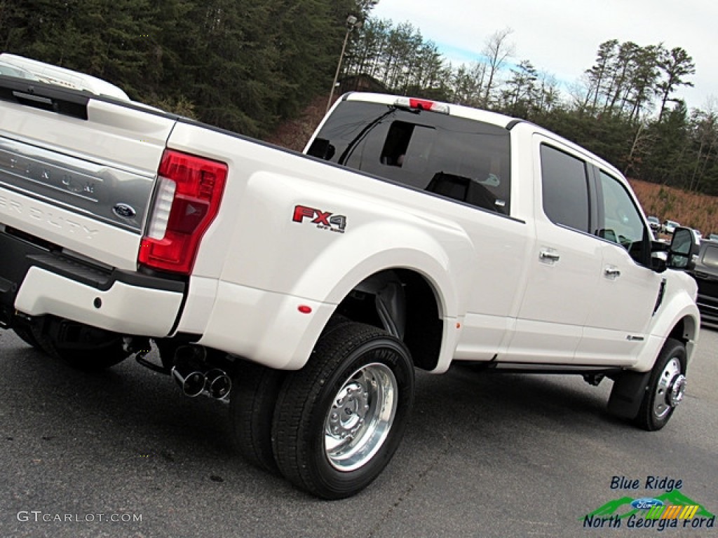 2017 F450 Super Duty Platinum Crew Cab 4x4 - White Platinum / Black/Brunello photo #38