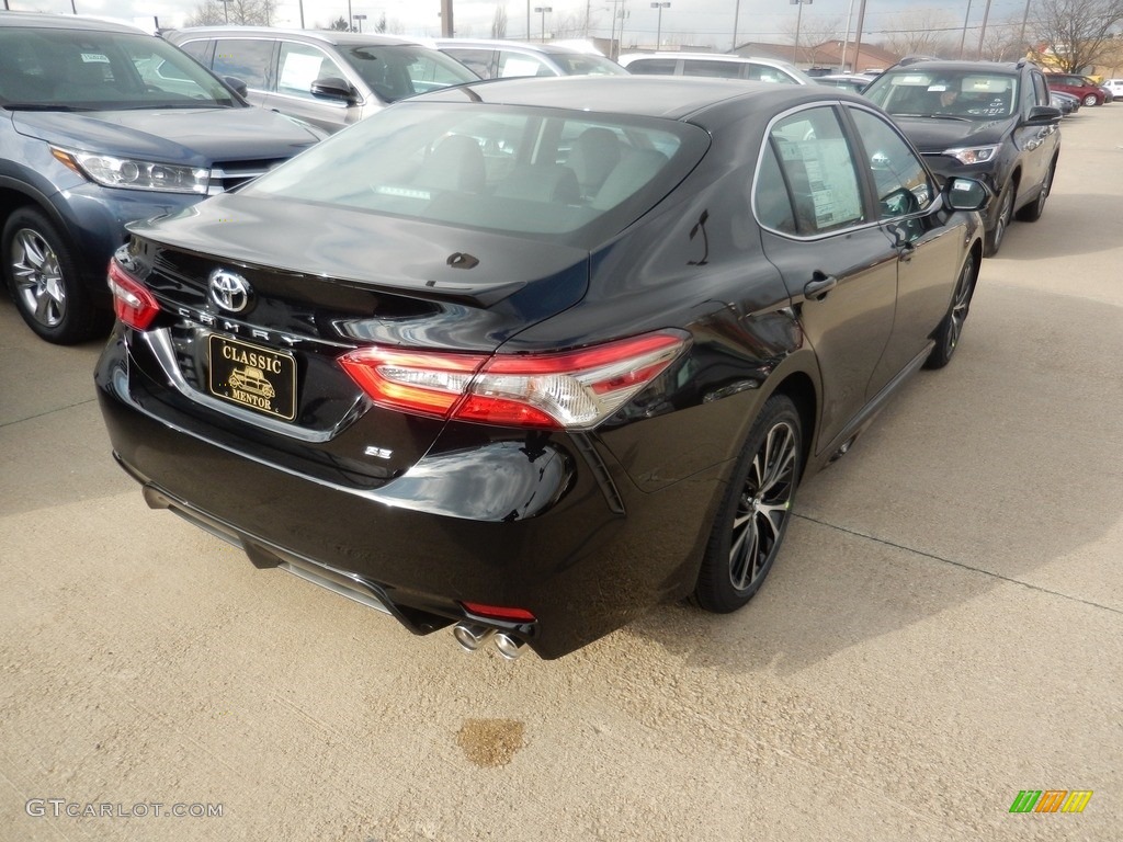 2018 Camry SE - Midnight Black Metallic / Black photo #2