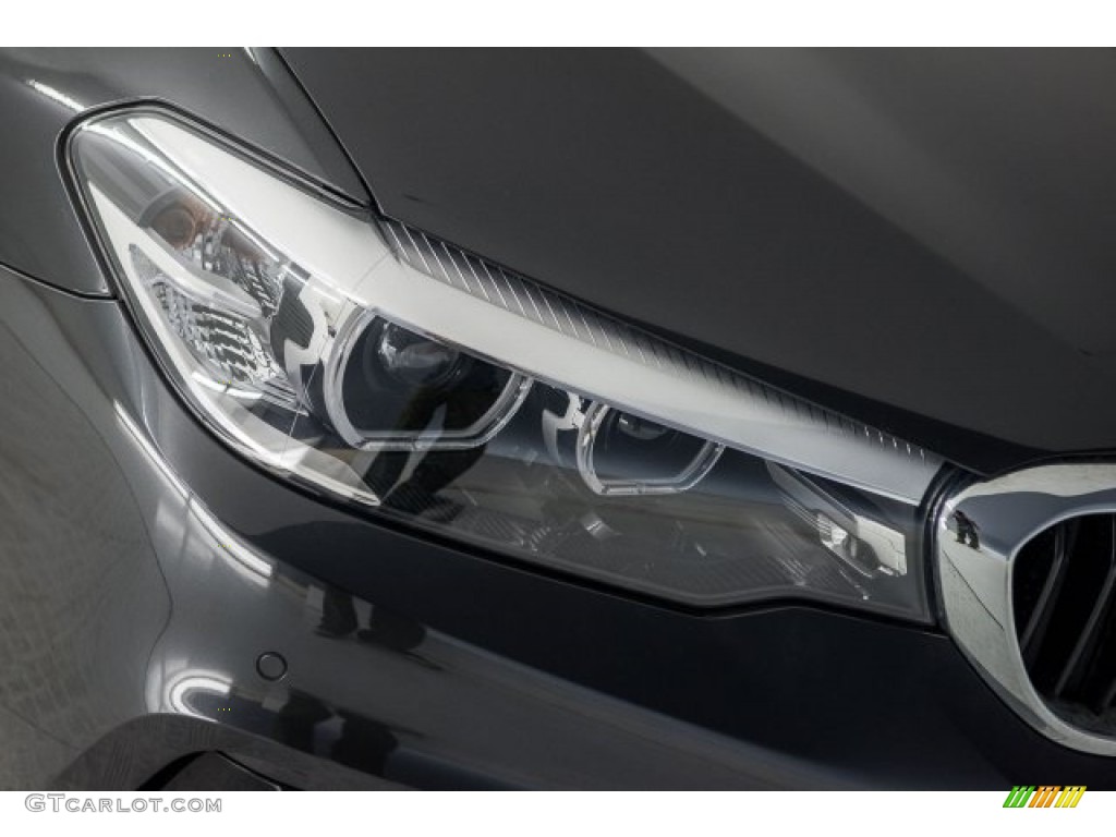 2017 5 Series 530i Sedan - Dark Graphite Metallic / Black photo #22
