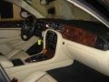Ebony Black - XJ XJ8 Photo No. 26