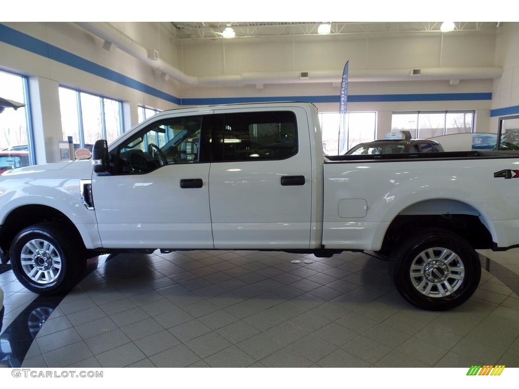 2017 F250 Super Duty XLT Crew Cab 4x4 - Oxford White / Medium Earth Gray photo #3