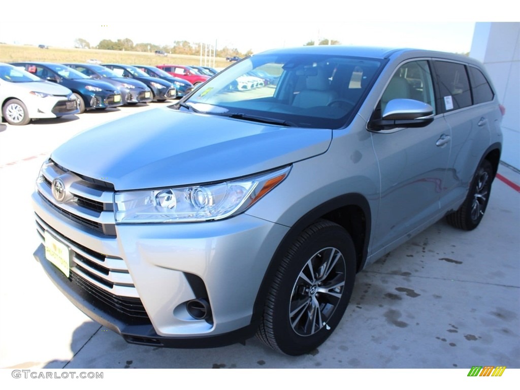 Celestial Silver Metallic 2018 Toyota Highlander LE Exterior Photo #124344491