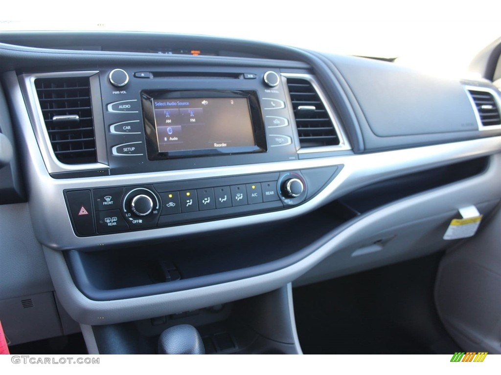 2018 Toyota Highlander LE Controls Photo #124344656
