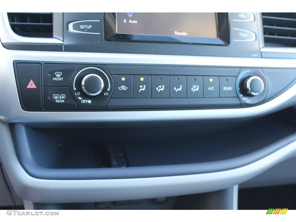 2018 Toyota Highlander LE Controls Photo #124344701