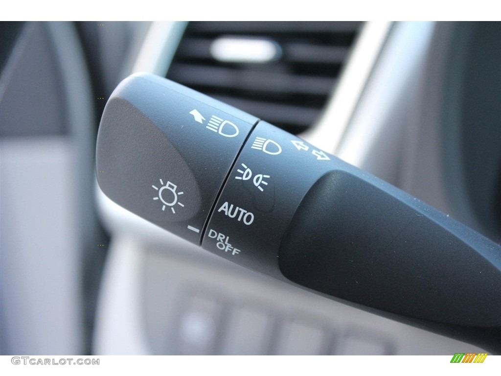 2018 Toyota Highlander LE Controls Photo #124344848
