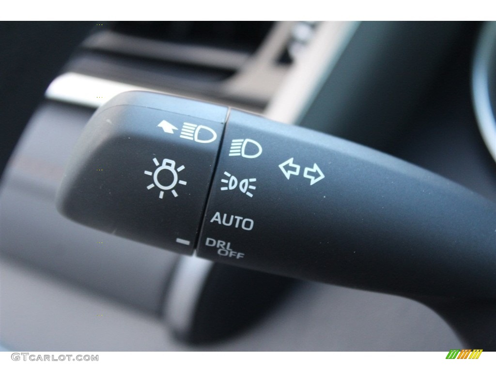 2018 Camry LE - Blue Crush Metallic / Black photo #20