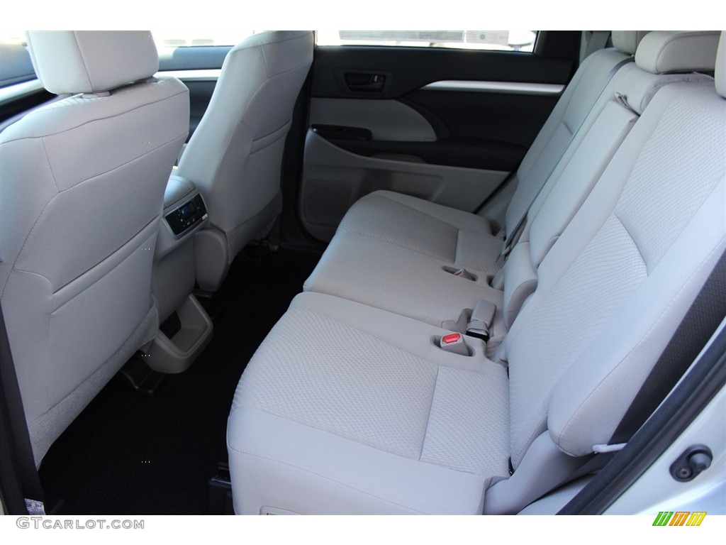 2018 Toyota Highlander LE Rear Seat Photos