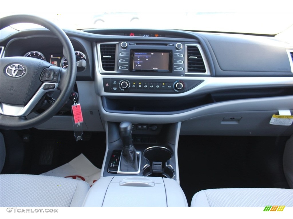 2018 Toyota Highlander LE Dashboard Photos