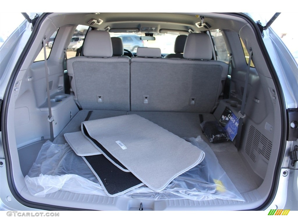 2018 Toyota Highlander LE Trunk Photos