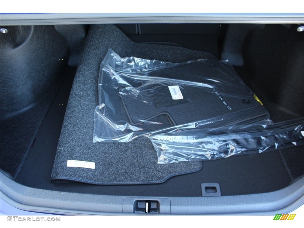 2018 Camry LE - Blue Crush Metallic / Black photo #26