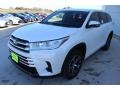 2018 Blizzard White Pearl Toyota Highlander LE  photo #3