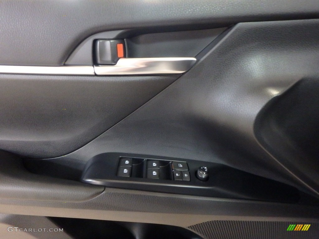 2018 Camry LE - Celestial Silver Metallic / Black photo #9