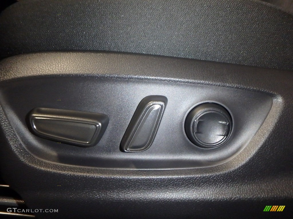 2018 Camry LE - Celestial Silver Metallic / Black photo #11