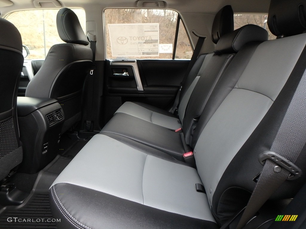 2018 4Runner SR5 4x4 - Classic Silver Metallic / Black photo #7