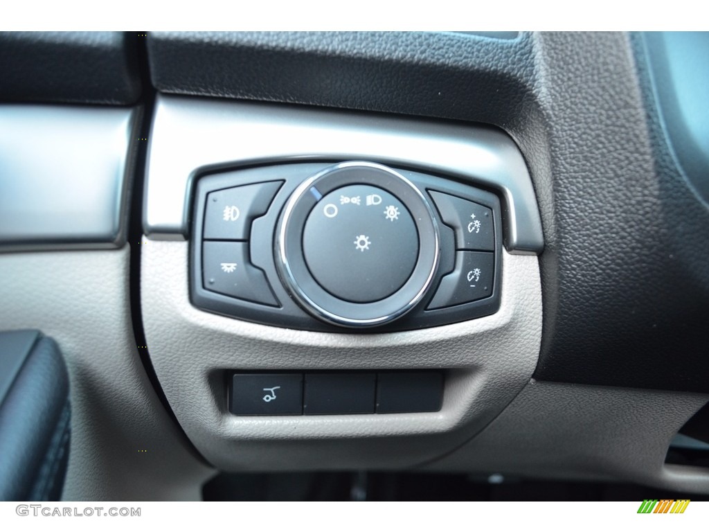 2018 Explorer XLT - White Platinum / Medium Stone photo #19