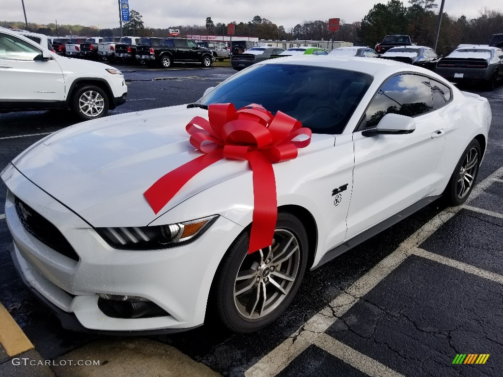 Oxford White Ford Mustang