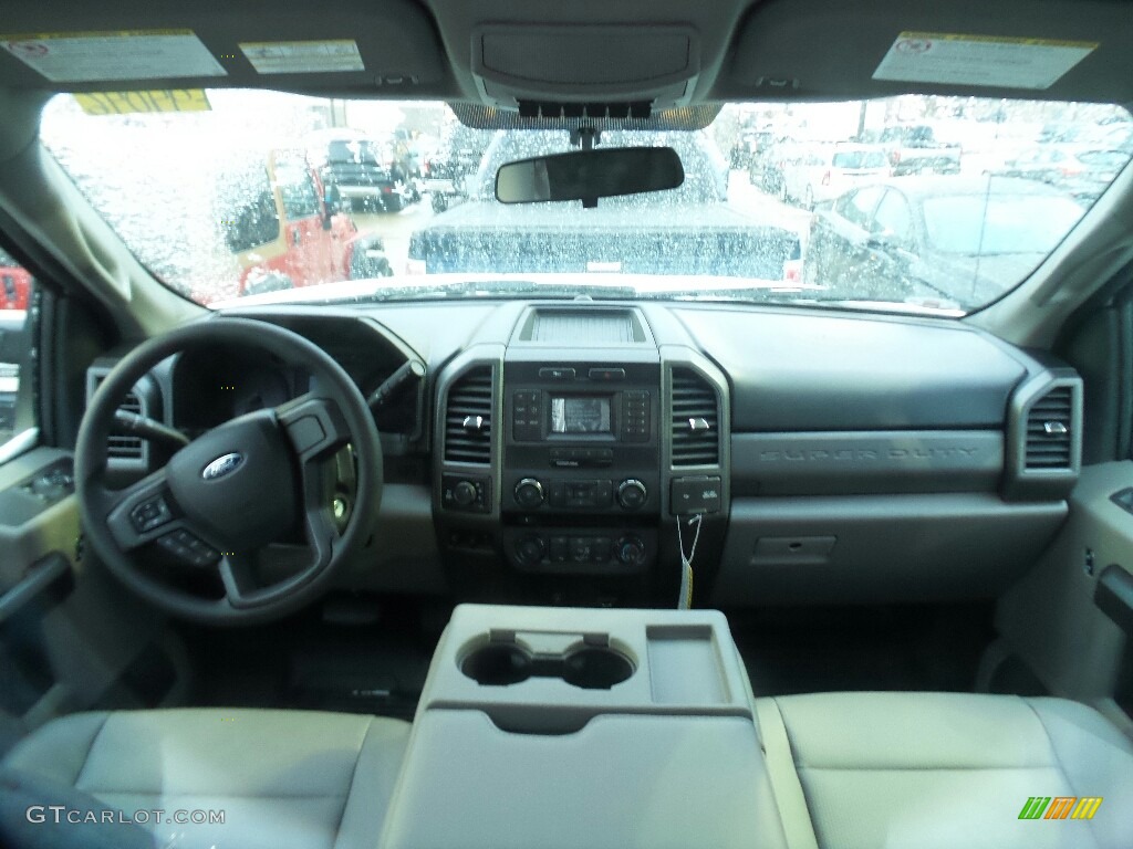 Earth Gray Interior 2018 Ford F250 Super Duty XL Regular Cab 4x4 Photo #124362490