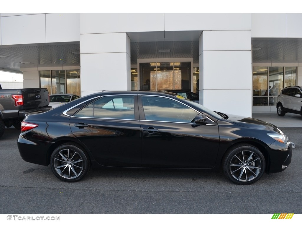 2015 Camry XSE - Attitude Black Metallic / Black photo #2