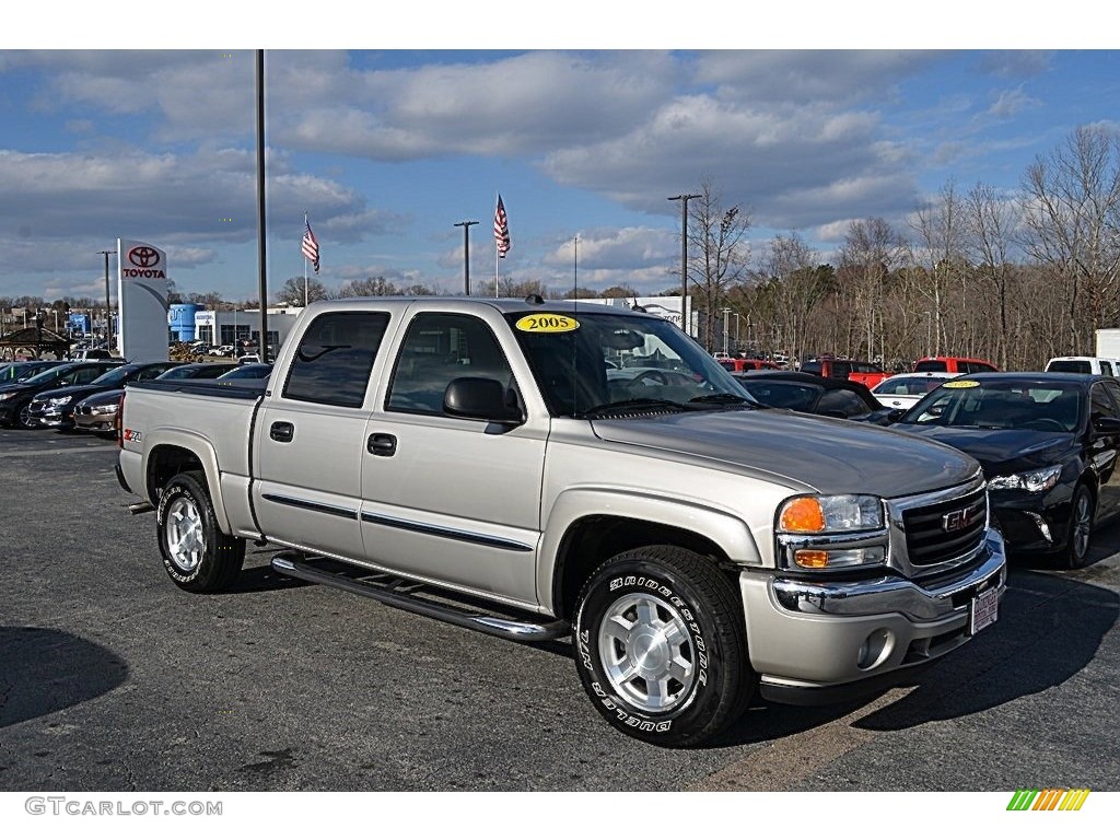 2005 Sierra 1500 SLT Crew Cab 4x4 - Sand Beige Metallic / Dark Pewter photo #1