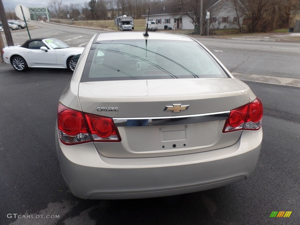 2012 Cruze LS - Gold Mist Metallic / Jet Black/Medium Titanium photo #6