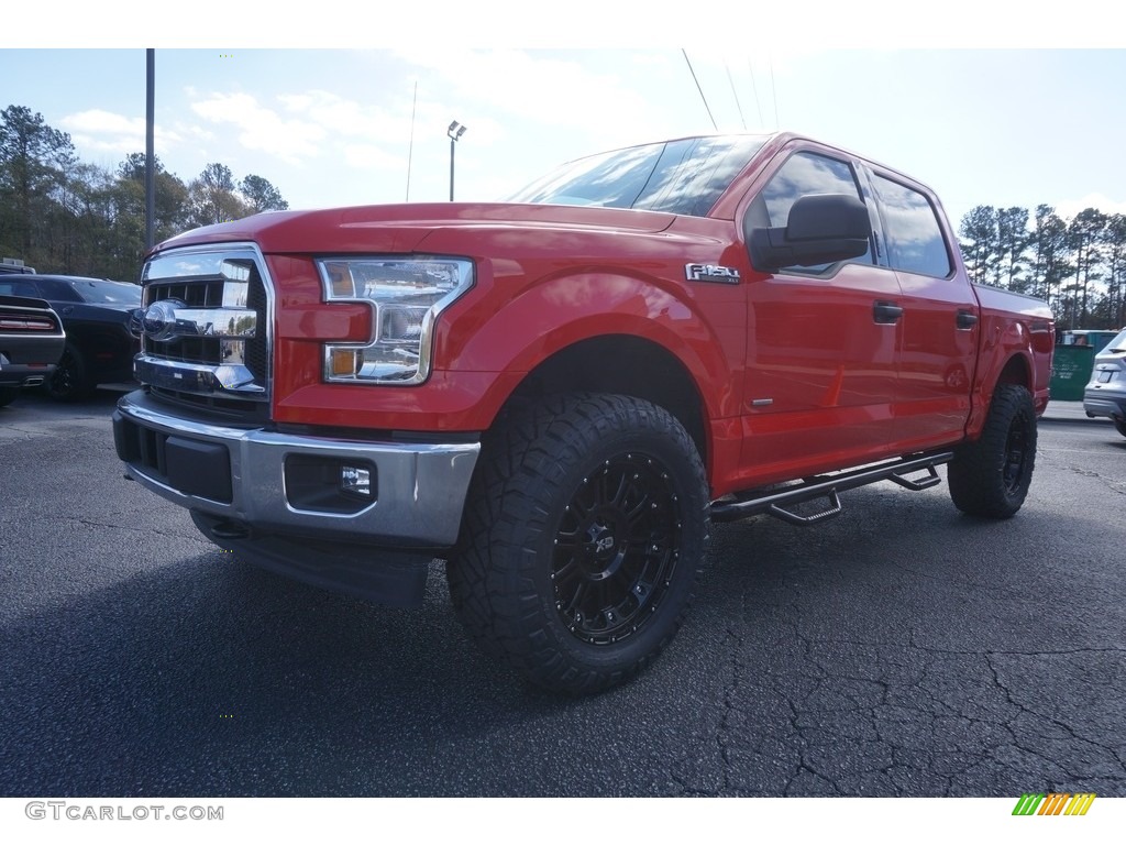 2017 F150 XLT SuperCrew 4x4 - Race Red / Earth Gray photo #3