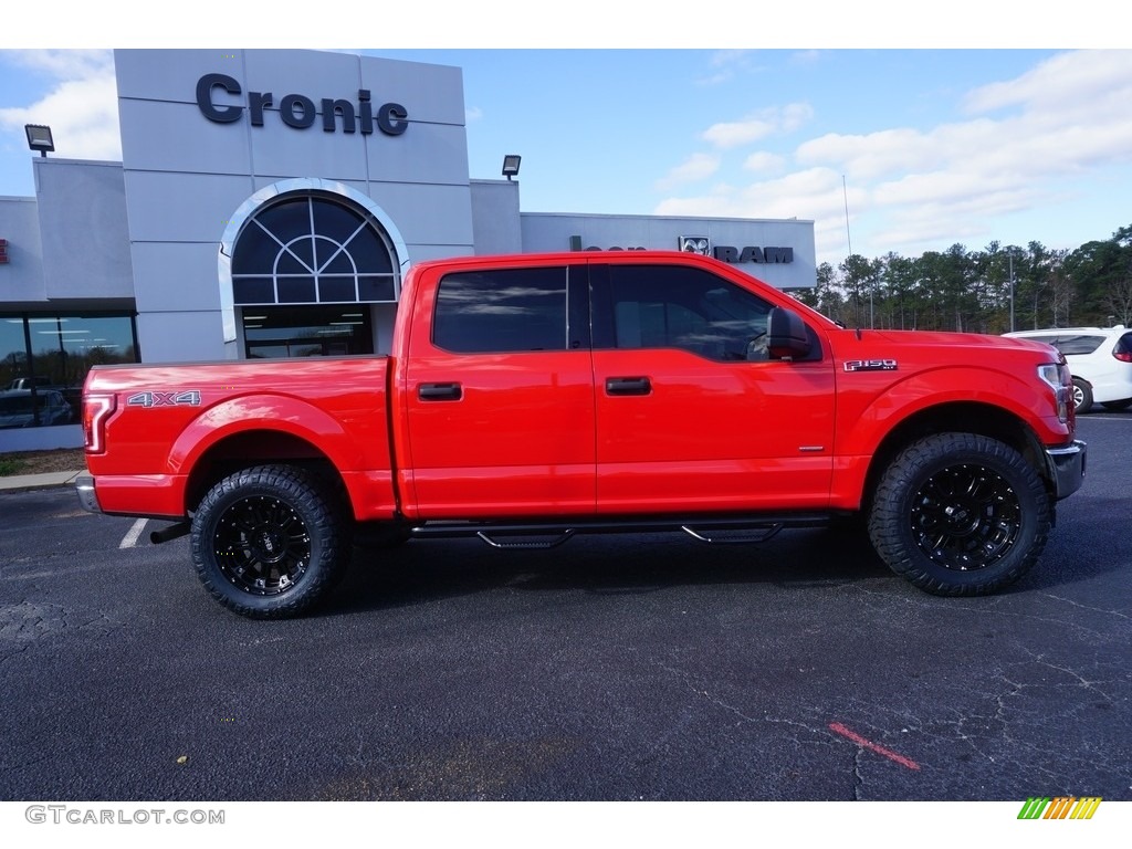 2017 F150 XLT SuperCrew 4x4 - Race Red / Earth Gray photo #8