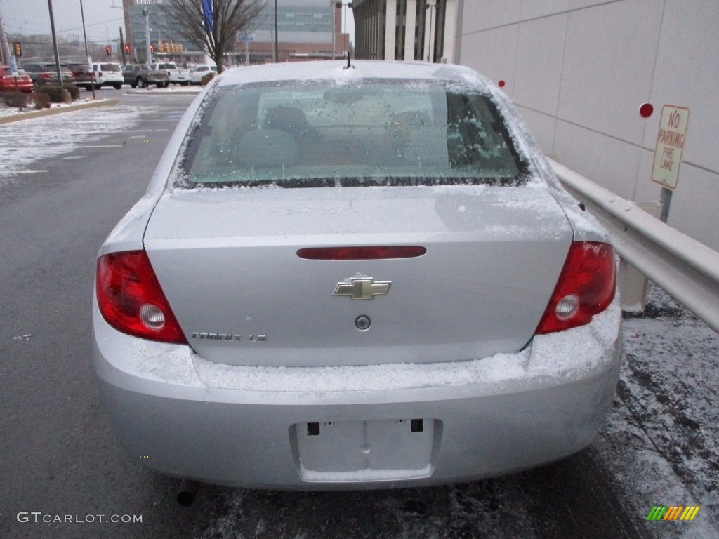 2009 Cobalt LS Sedan - Silver Ice Metallic / Gray photo #4