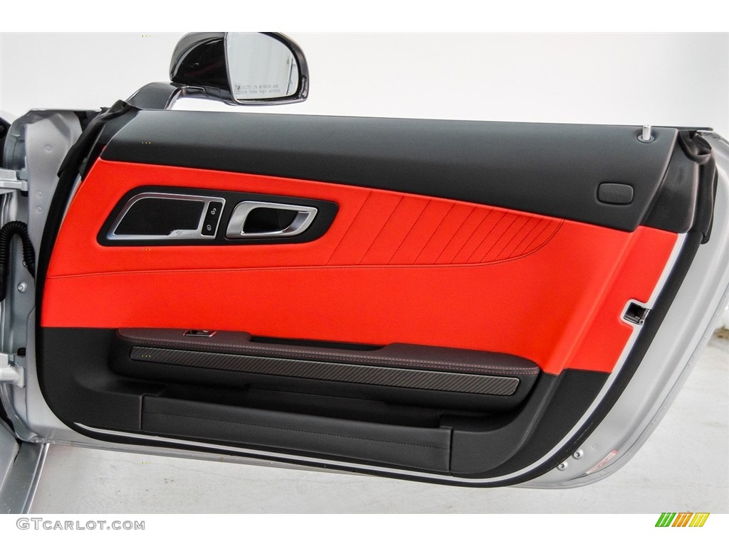 2018 Mercedes-Benz AMG GT C Roadster Red Pepper/Black Door Panel Photo #124370364