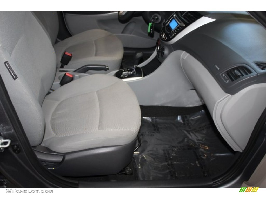 2013 Accent GLS 4 Door - Cyclone Gray / Gray photo #24