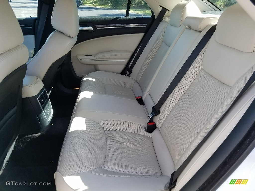 2017 Chrysler 300 C Rear Seat Photo #124377296