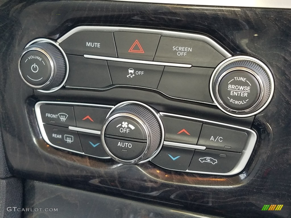 2017 Chrysler 300 C Controls Photos