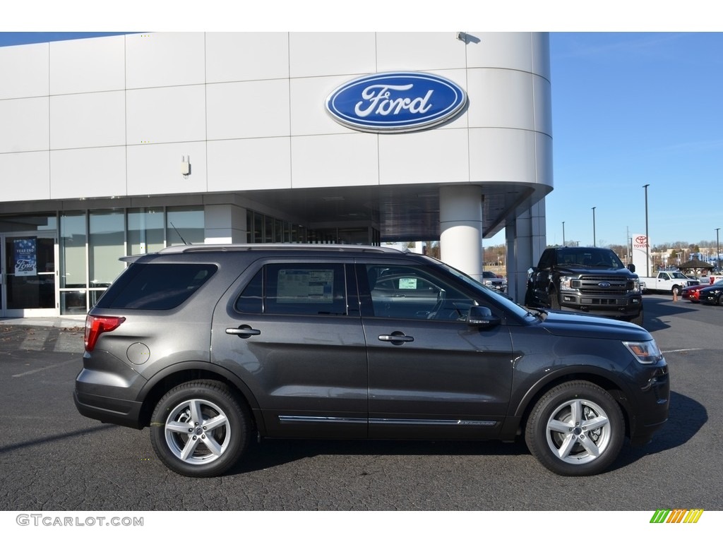 2018 Explorer XLT - Magnetic Metallic / Medium Stone photo #2
