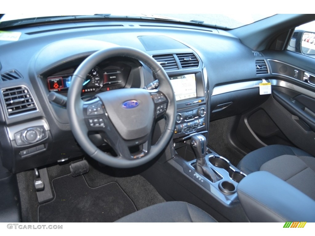2018 Ford Explorer XLT Dashboard Photos