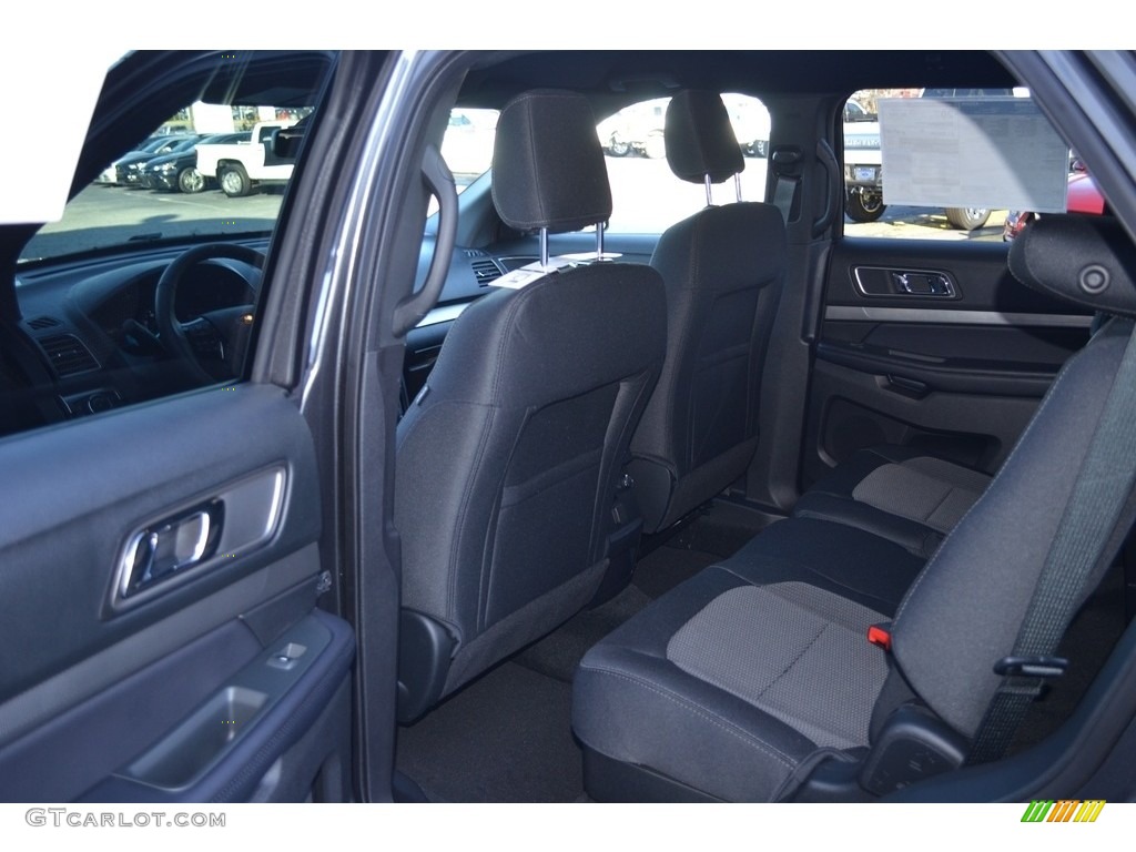 Medium Stone Interior 2018 Ford Explorer XLT Photo #124386162